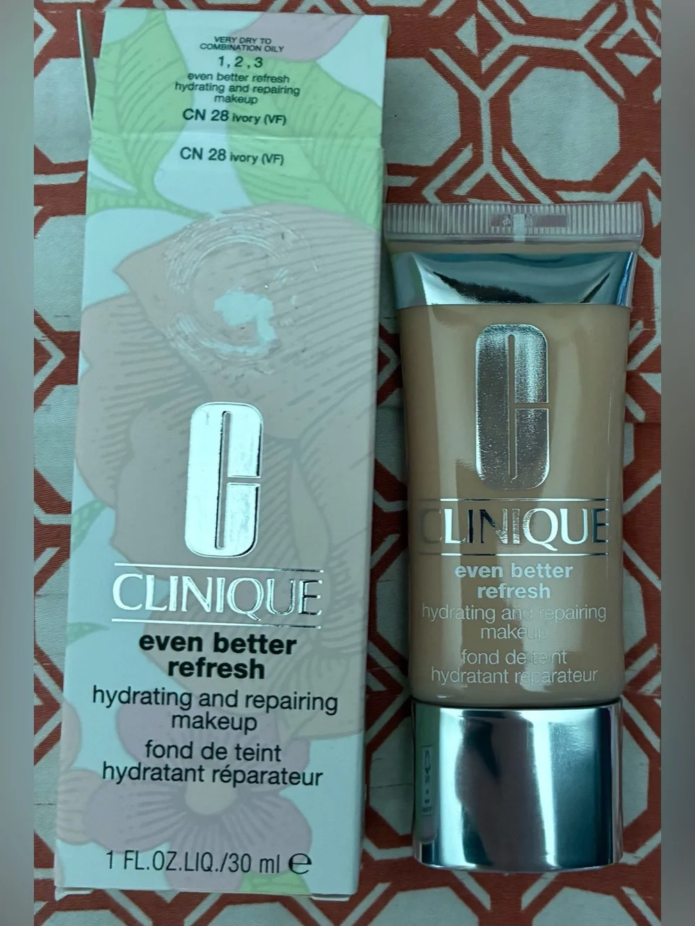 NIB Clinique Even Better Refresh Makeup Foundation CN 28 Ivory 1